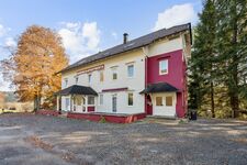 Wunderschön gelegenes Apartmenthaus im Grünen, umgeben von Bäumen und Natur, ideal für einen erholsamen Aufenthalt. Wunderschön gelegenes Apartmenthaus im Grünen, umgeben von Bäumen und Natur, ideal für einen erholsamen Aufenthalt.