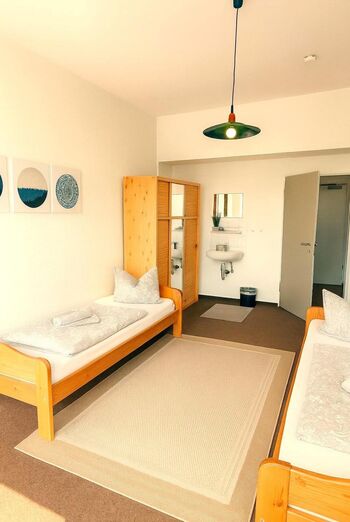 40 Einzel + Doppelzimmer | Raucher/Nichtraucher Zimmer | Parkplatz 40 Einzel + Doppelzimmer | Raucher/Nichtraucher Zimmer | Parkplatz