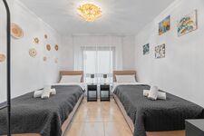 Schlafzimmer 3 mit zwei hochwertigen Boxspringbetten. Die Betten können wahlweise einzeln oder als komfortables Doppelbett gestellt werden. Schlafzimmer 3 mit zwei hochwertigen Boxspringbetten. Die Betten können wahlweise einzeln oder als komfortables Doppelbett gestellt werden.