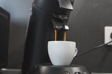 Du: Mache mir die Bildbeschreibungen für Monteuerzimmer.de. Ich lade die Fotos nacheinander hoch. ChatGPT: Perfekt 👍 Laden die Fotos einfach nacheinander hoch, ich mache dir passgenaue Bildbeschreibungen für Monteurzimmer.de. So arbeite ich dabei (damit du weißt, was du bekommst): SEO-optimiert für Monteure & Firmen (klar, sachlich, vertrauensbildend) Fokus auf Funktion, Sauberkeit, Schlafkomfort & Ausstattung Keine Airbnb-Romantik, sondern buchungsrelevante Fakten Kurz & knackig (genau so, wie Monteurzimmer.de es mag) 👉 Einfach erstes Foto hochladen, ich lege direkt los. Wenn du willst, kann ich die Texte später auch vereinheitlichen (gleicher Stil über alle Zimmer). Du: Hochgeladenes Bild ChatGPT: Hier ist eine passende Bildbeschreibung für Monteurzimmer.de – sachlich, klar, buchungsrelevant: Helles Wohn- und Esszimmer mit Smart-TV und Netflix. Großer Flachbildfernseher, Sitzbereich sowie Esstisch für gemeinsame Mahlzeiten. Offene Kleiderständer und Regale bieten ausreichend Stauraum für längere Aufenthalte. Viel Tageslicht durch große Fensterfront. 👉 Lade gern das nächste Foto hoch, dann mache ich direkt weiter. Du: Bitte kürzer ChatGPT: Klar 👍 Helles Wohn- und Esszimmer mit Smart-TV und Netflix, Esstisch und viel Tageslicht. Du: Hochgeladenes Bild ChatGPT: Großer Esstisch mit Sitzplätzen für mehrere Personen, hell und freundlich eingerichtet. Du: Hochgeladenes Bild ChatGPT: Voll ausgestattete Küche mit Herd, Backofen, Kühlschrank und Arbeitsfläche. Du: Hochgeladenes Bild ChatGPT: Moderne Küche mit Mikrowelle, Kaffeemaschine, Wasserkocher und Toaster. Du: Hochgeladenes Bild ChatGPT: Komplett ausgestattete Küche mit Besteck und Küchenutensilien. Du: Hochgeladenes Bild ChatGPT: Kaffeemaschine für schnellen Kaffee oder Espresso. Du: Mache mir die Bildbeschreibungen für Monteuerzimmer.de. Ich lade die Fotos nacheinander hoch. ChatGPT: Perfekt 👍 Laden die Fotos einfach nacheinander hoch, ich mache dir passgenaue Bildbeschreibungen für Monteurzimmer.de. So arbeite ich dabei (damit du weißt, was du bekommst): SEO-optimiert für Monteure & Firmen (klar, sachlich, vertrauensbildend) Fokus auf Funktion, Sauberkeit, Schlafkomfort & Ausstattung Keine Airbnb-Romantik, sondern buchungsrelevante Fakten Kurz & knackig (genau so, wie Monteurzimmer.de es mag) 👉 Einfach erstes Foto hochladen, ich lege direkt los. Wenn du willst, kann ich die Texte später auch vereinheitlichen (gleicher Stil über alle Zimmer). Du: Hochgeladenes Bild ChatGPT: Hier ist eine passende Bildbeschreibung für Monteurzimmer.de – sachlich, klar, buchungsrelevant: Helles Wohn- und Esszimmer mit Smart-TV und Netflix. Großer Flachbildfernseher, Sitzbereich sowie Esstisch für gemeinsame Mahlzeiten. Offene Kleiderständer und Regale bieten ausreichend Stauraum für längere Aufenthalte. Viel Tageslicht durch große Fensterfront. 👉 Lade gern das nächste Foto hoch, dann mache ich direkt weiter. Du: Bitte kürzer ChatGPT: Klar 👍 Helles Wohn- und Esszimmer mit Smart-TV und Netflix, Esstisch und viel Tageslicht. Du: Hochgeladenes Bild ChatGPT: Großer Esstisch mit Sitzplätzen für mehrere Personen, hell und freundlich eingerichtet. Du: Hochgeladenes Bild ChatGPT: Voll ausgestattete Küche mit Herd, Backofen, Kühlschrank und Arbeitsfläche. Du: Hochgeladenes Bild ChatGPT: Moderne Küche mit Mikrowelle, Kaffeemaschine, Wasserkocher und Toaster. Du: Hochgeladenes Bild ChatGPT: Komplett ausgestattete Küche mit Besteck und Küchenutensilien. Du: Hochgeladenes Bild ChatGPT: Kaffeemaschine für schnellen Kaffee oder Espresso.