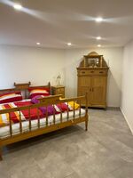 Hauptschlafzimmer mit gr. Doppelbett Hauptschlafzimmer mit gr. Doppelbett