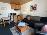 Wohn-Esszimmer mit Küchenzeile, 2-Raumappartement Stadvilla Fischerweg 1a Wohn-Esszimmer mit Küchenzeile, 2-Raumappartement Stadvilla Fischerweg 1a