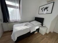 Krefeld House Deluxe Apartment - 15min to DUS & FREE Parking Bild 12 Krefeld House Deluxe Apartment - 15min to DUS & FREE Parking Bild 12