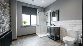 FL9 / TOMASZ-LIVING in HANDEWITT - Großes Zimmer + WLAN Bild 1 FL9 / TOMASZ-LIVING in HANDEWITT - Großes Zimmer + WLAN Bild 1