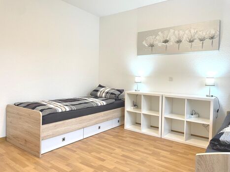 Balkon und Parkplätze | 3-12 Personen | Einzelzimmer möglich Bild 2 Balkon und Parkplätze | 3-12 Personen | Einzelzimmer möglich Bild 2