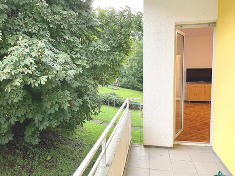 Balkon und Parkplätze | 3-12 Personen | Einzelzimmer möglich Bild 4 Balkon und Parkplätze | 3-12 Personen | Einzelzimmer möglich Bild 4