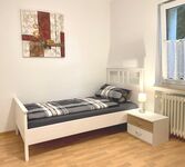 Balkon und Parkplätze | 3-12 Personen | Einzelzimmer möglich Bild 1 Balkon und Parkplätze | 3-12 Personen | Einzelzimmer möglich Bild 1