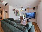 Schlafsofa (140 cm für 2 Personen) & 5.1 Surround-Heimkino Schlafsofa (140 cm für 2 Personen) & 5.1 Surround-Heimkino