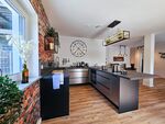 Große Küche mit Backofen, Spülmaschine & Induktionsherd Große Küche mit Backofen, Spülmaschine & Induktionsherd
