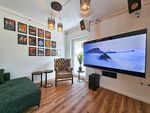 70"-4K-Screen mit 5.1 Surround System 70"-4K-Screen mit 5.1 Surround System