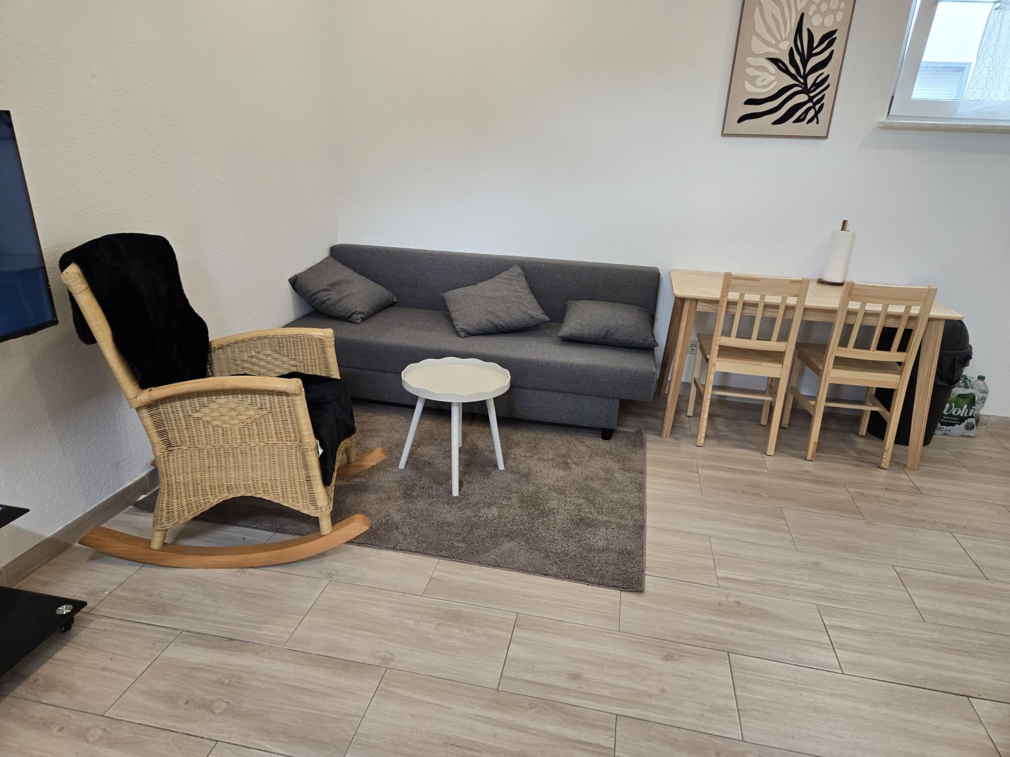 Sitzbereich mit Sofa, Sessel und Esstisch Sitzbereich mit Sofa, Sessel und Esstisch