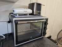 Kompaktbackofen und Mikrowelle in der Küchenzeile Kompaktbackofen und Mikrowelle in der Küchenzeile
