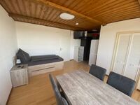 Wohnraum mit einem Bett Wohnraum mit einem Bett