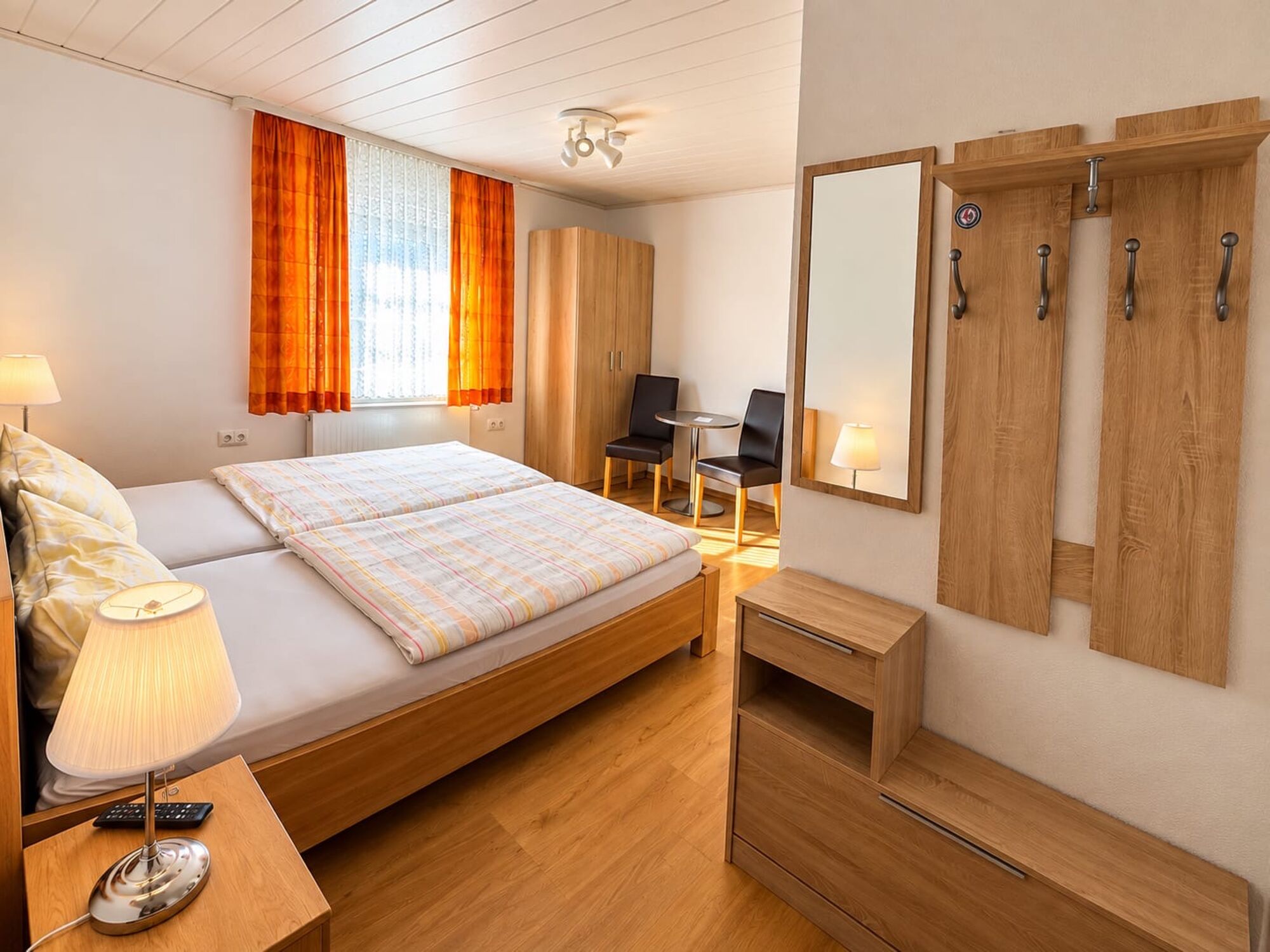Double Bed Double Bed