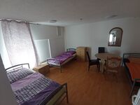 3-Zi-Whg frei, sep. Whg an Fa., Gruppen ab 15 E Picture 16 3-Zi-Whg frei, sep. Whg an Fa., Gruppen ab 15 E Picture 16