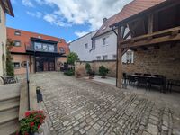 Hof und Nebengebäude