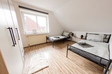 Großes Haus mit viel Platz und Parkplätzen Bild 1