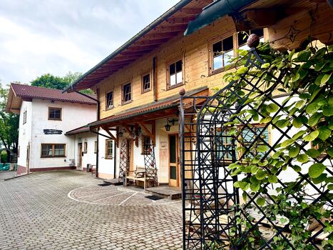 Apartmenthaus und Ferienwohnung Mammendorf // Creativ Wohnen