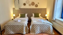 NI Innenstadt | 24 Betten | 5 Wohnungen | Küche | Parken 50m Zdjęcie 2