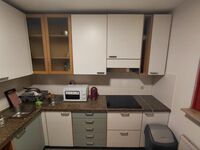 Voll ausgestattete Gemeinschaftsküche zur täglichen Nutzung.