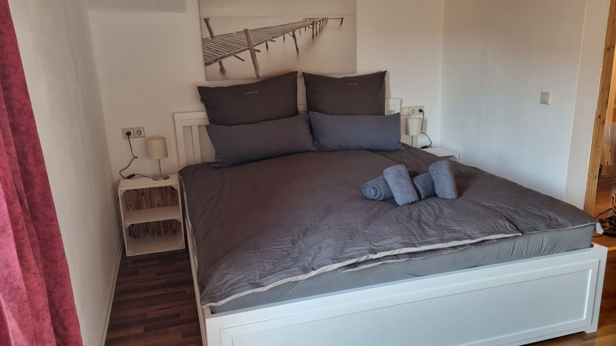 Schlafzimmer mit Doppelbett