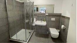 Moderne Badezimmer | Waschmaschine im Keller