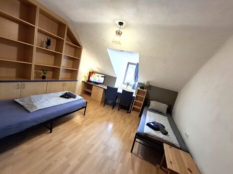 Leoben "Raben Apartment" 4 Schlafzimmer, Küche,Bad,Parkplatz Bild 3