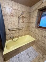Badezimmer mit Badewanne