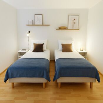Naumburg - Balkon + Parkplatz Bild 3