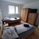 2. Schlafzimmer mit Fernseher