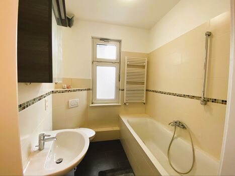 Düsseldorf Zentral Vollmöbilierte Unterkunft 4 Personen Bild 4