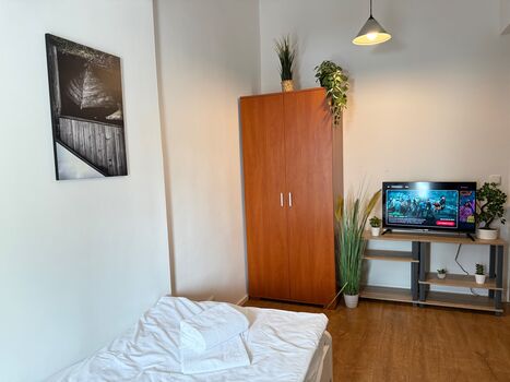 Moderne Einzel - und Doppelzimmer mit eigenem Bad und Gemeinschaftsküche Bild 2