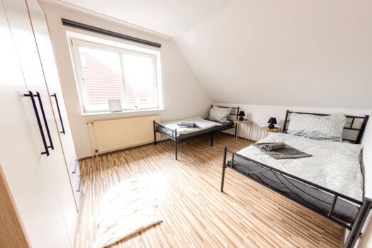 Großzügiges Wohlfühlhaus - kostenlose Parkplätze Bild 2