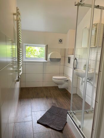 Zimmer-Leopoldsdorf Bild 4