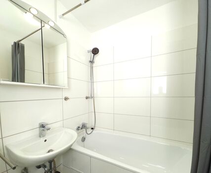 Spacious 6 Bed Apartment with Balcony Ideal for Work Crews Bild 5