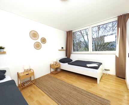 Spacious 6 Bed Apartment with Balcony Ideal for Work Crews Bild 2