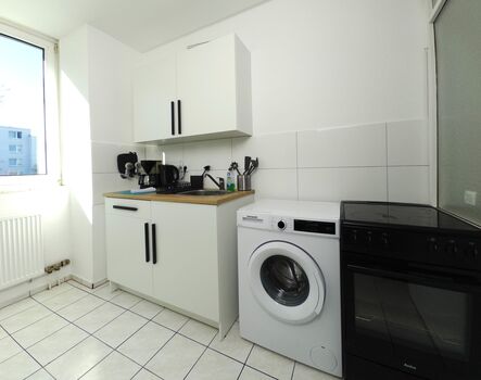 Spacious 6 Bed Apartment with Balcony Ideal for Work Crews Bild 4