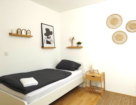 Spacious 6 Bed Apartment with Balcony Ideal for Work Crews Bild 3
