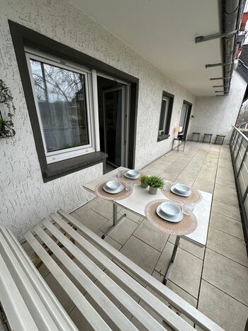 GROSSER BALKON / LOGGIA / TERRASSE