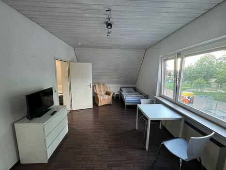 Guestroom v Leonberg