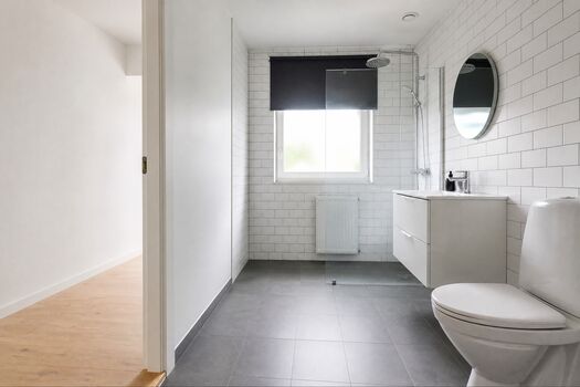 FL30 / TOMASZ-LIVING in HUSUM - Nordsee | Zentral Bild 4