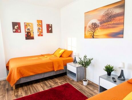 Orangenes Doppelzimmer