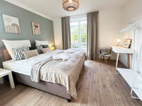 Das große Schlafzimmer 01 mit Hotel Doppelbetten, und Arbeitsplatz