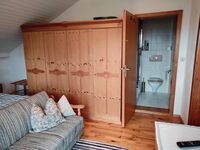 Zugang zum Bad in Zimmer 1