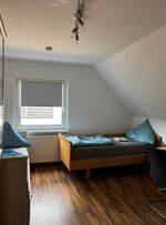 Zimmer 1 bett links