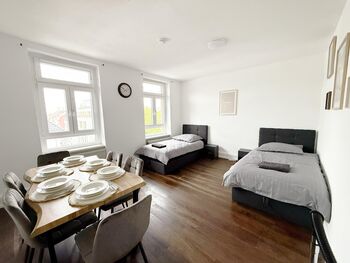 Schlafzimmer 2 Betten - Esstisch