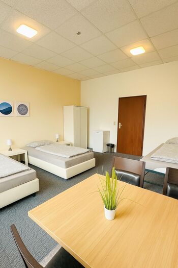 35 Zimmer (EZ/DZ) & 15 Apartments | WLAN | Küche | Zentrale Lage | Ruhig Bild 1