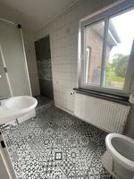 Kleines Bad mit WC und Dusche