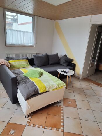 Wohnzimmer mit Schlafsofa