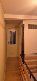 Flur mit kleinem WC 2. Obergeschoss